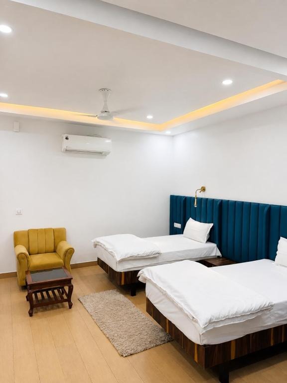 Hotel Nayaab Executive Twin Room with comfortable bedding