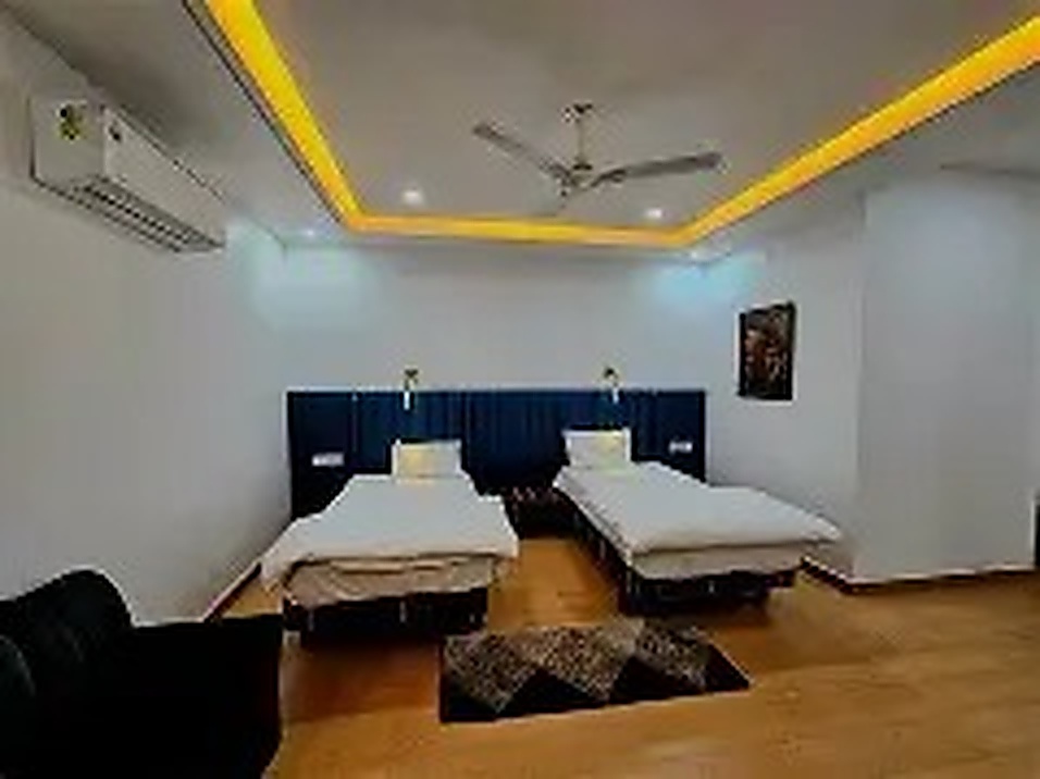 Executive Twin Room wide angle with sofa